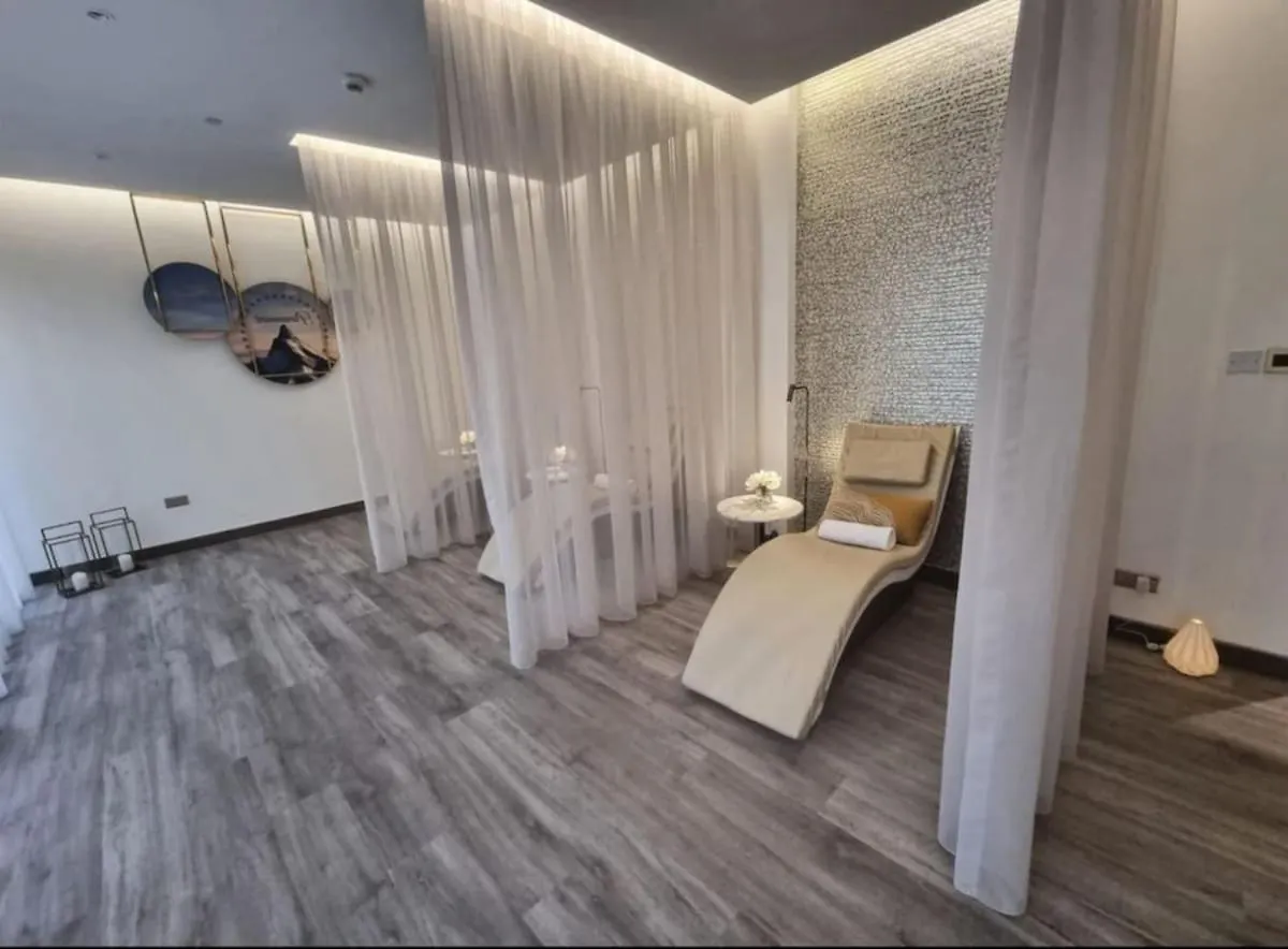 Dive Into Luxury With Infinity Pool & Burj Khalifa Apartment Dubai