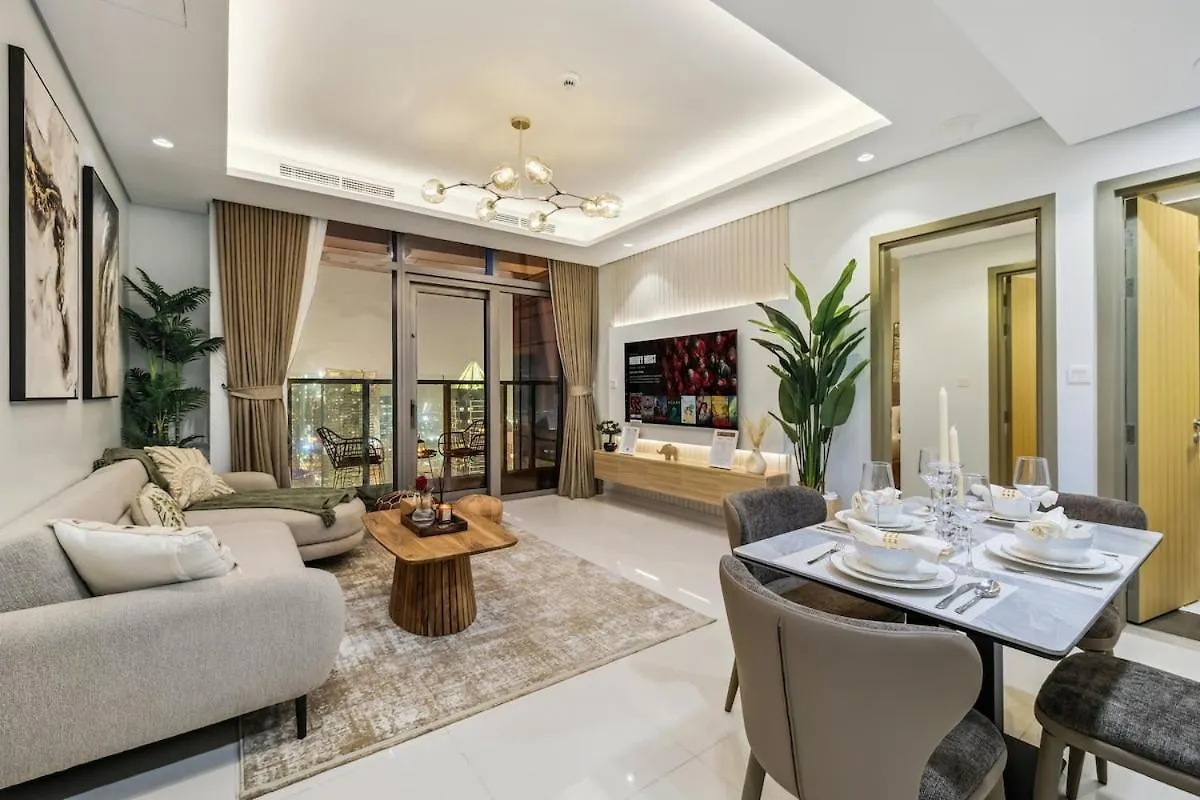 Dive Into Luxury With Infinity Pool & Burj Khalifa Apartment Dubai