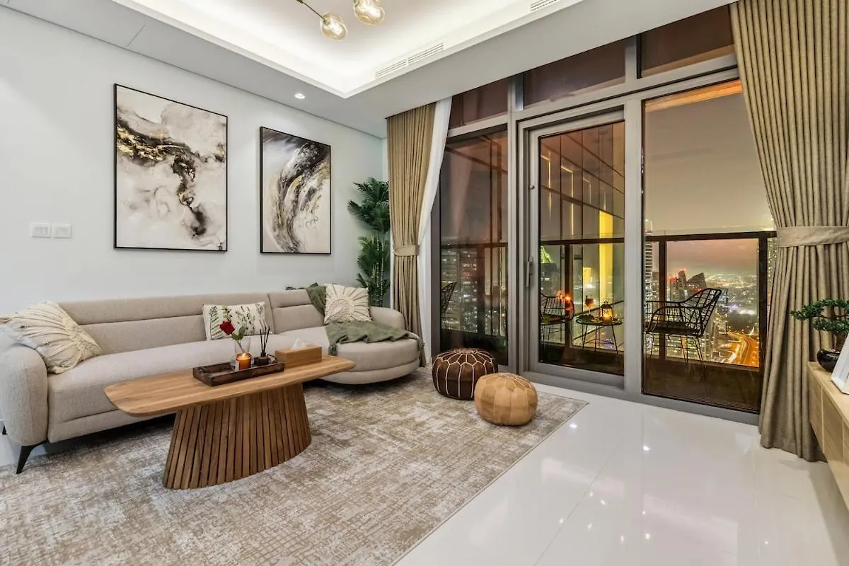 Dive Into Luxury With Infinity Pool & Burj Khalifa Apartment Dubai United Arab Emirates